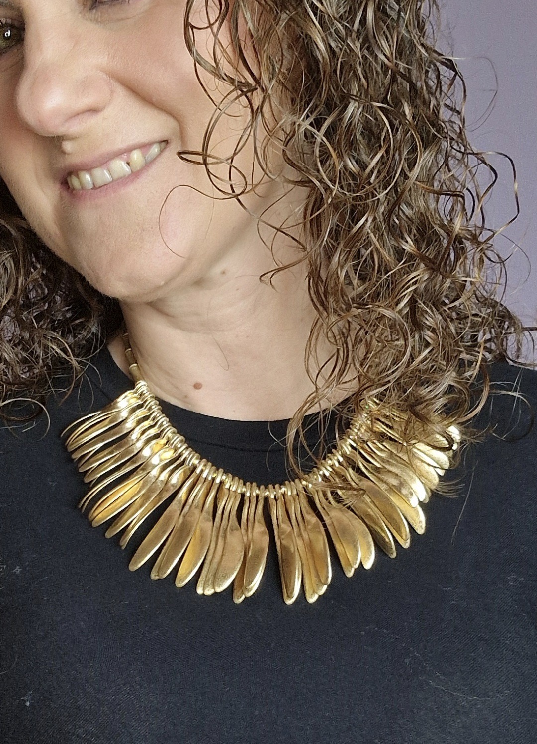 COLLAR DORADO PETALOS